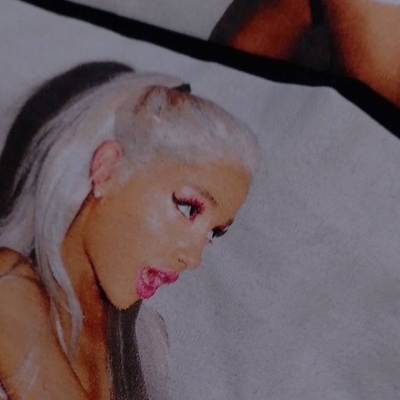 Ariana Grande Print Black Graphic T-Shirt - Picture 6 of 6